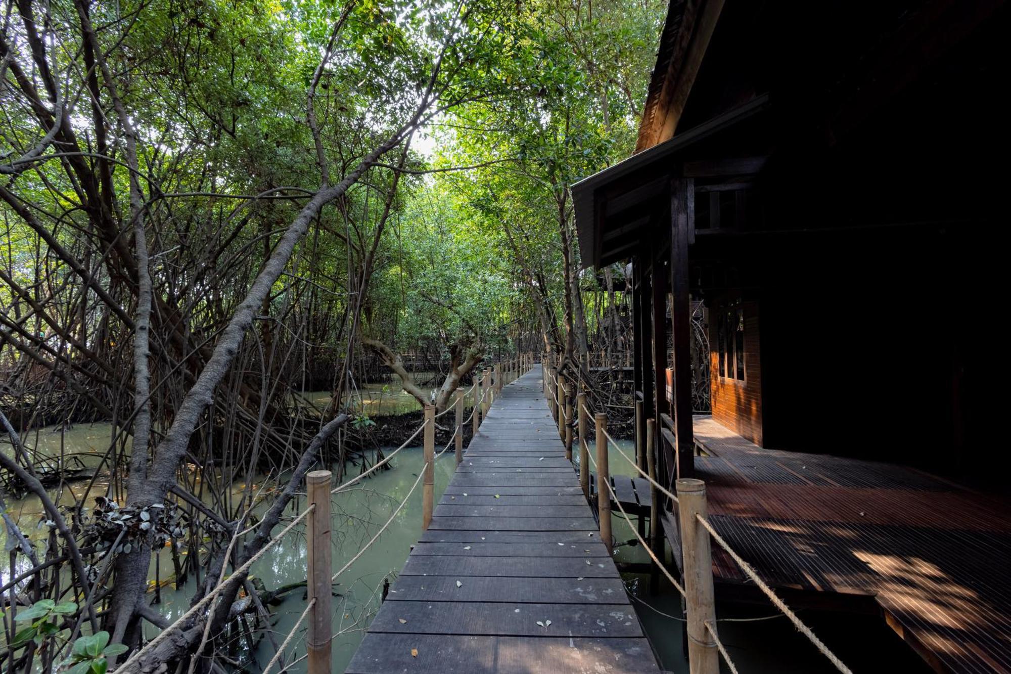 Reddoorz Resort @ Taman Wisata Mangrove Джакарта Екстериор снимка